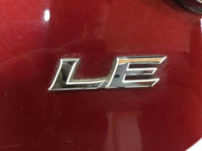 Эмблема LE крышки багажника Toyota Camry v55 15-17 usa 75443-06200