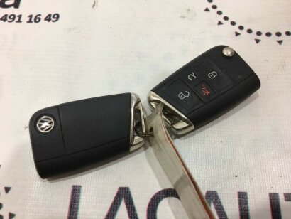 Ключ VW Tiguan 18- keyless 4 кнопки (царапины маленькие) 5G6-959-752-AN-AIF